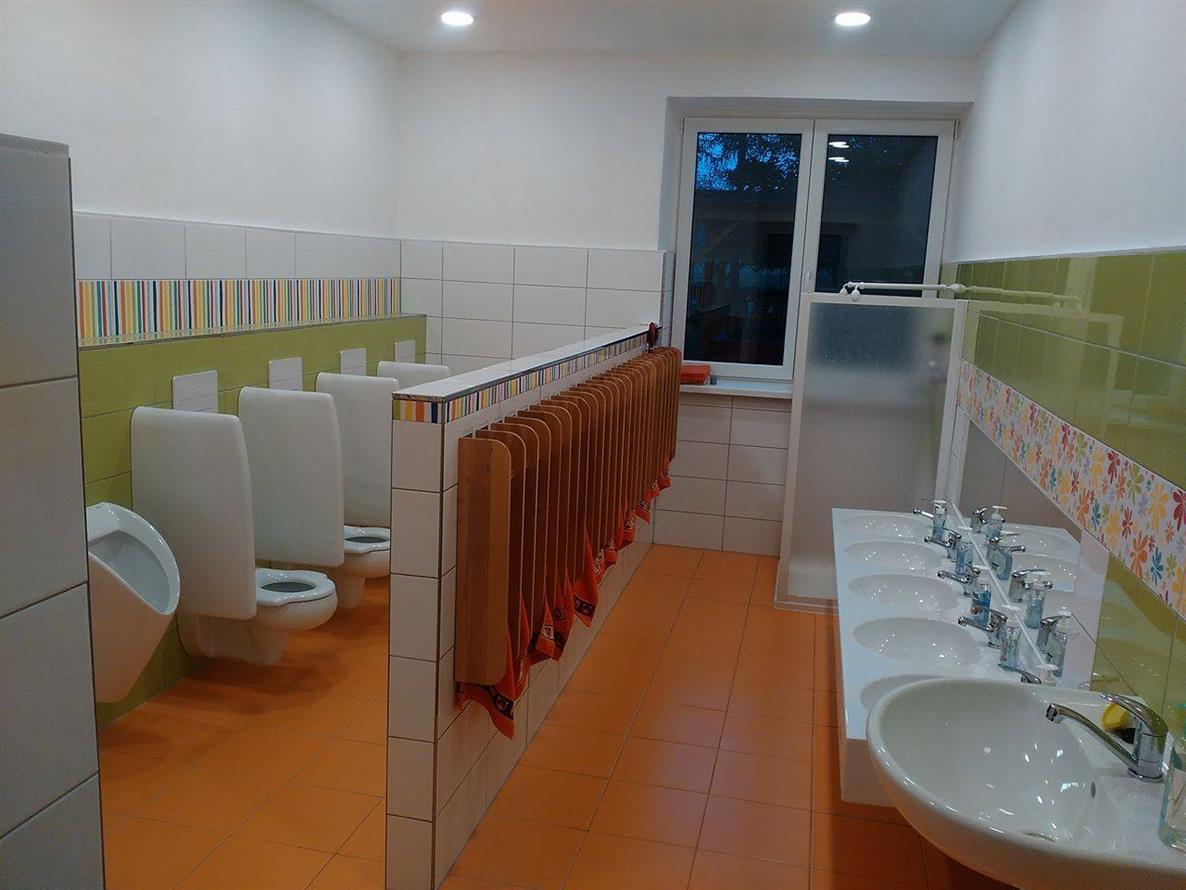 Toaletní zařízení přizpůsobené dětem