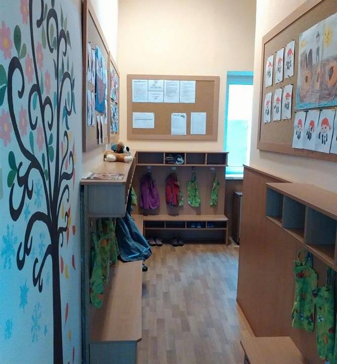 Šatna pro děti s dostatkem úložného prostoru